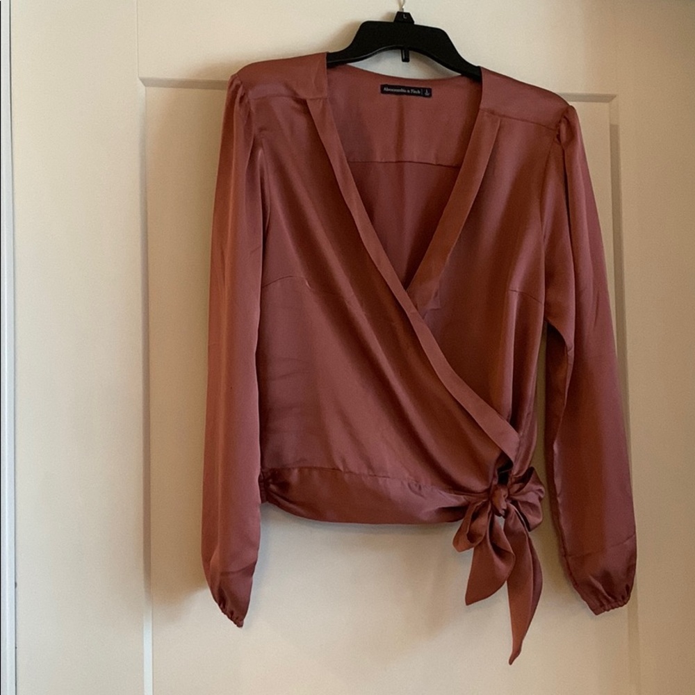 Satin long sleeve Abercrombie wrap tee